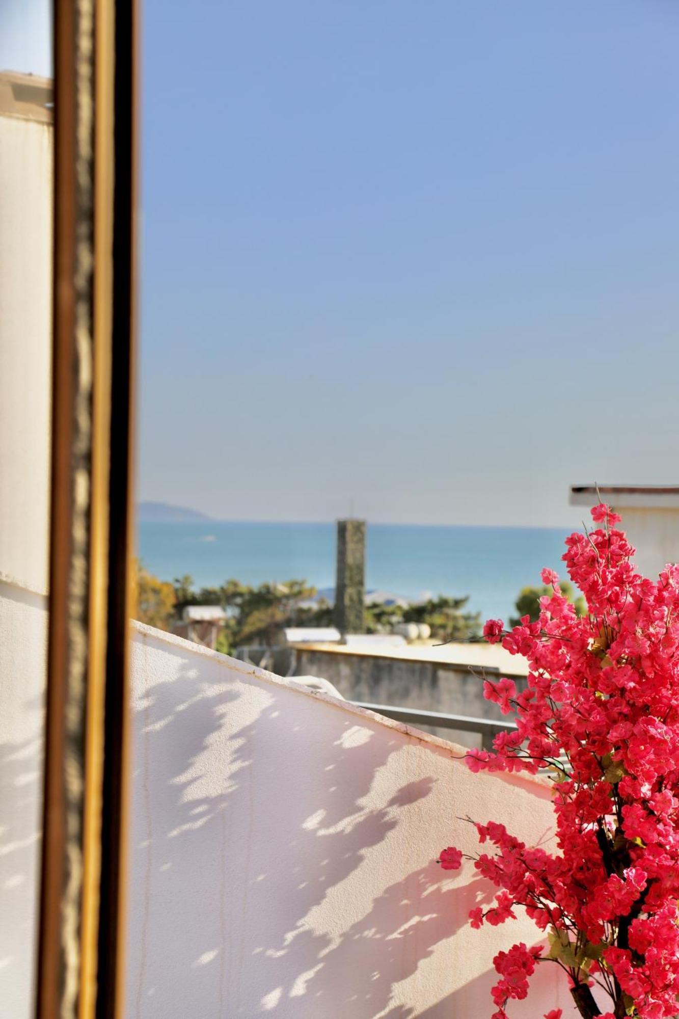 Sea View Apartments Golem  Esterno foto